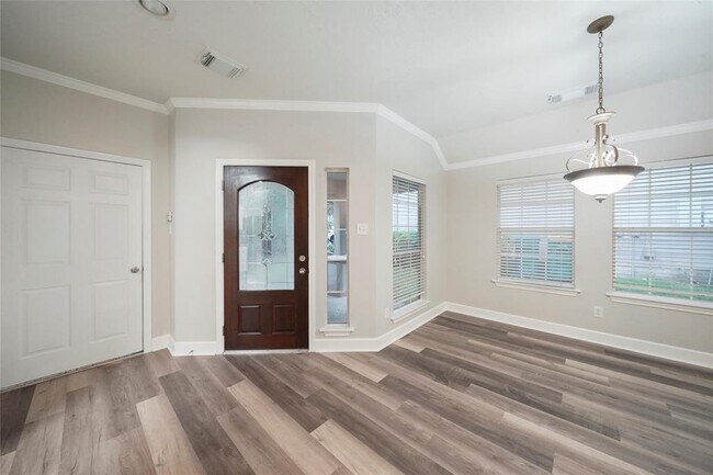 Foto del edificio - 6 Valewood Pl