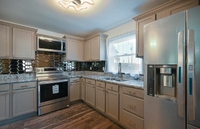 Updated kitchenwith SS appliances - 519 E Hinman Ave