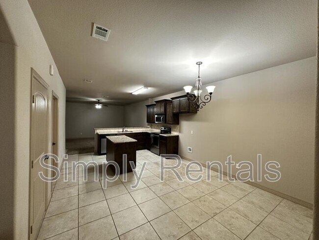 Foto del edificio - Jack Finney Blvd 6925 - 1