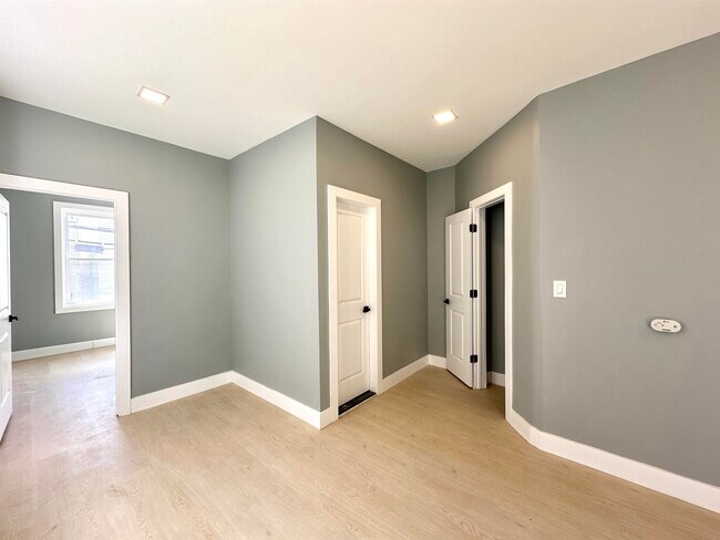 Foto del edificio - 12 Grant Ave