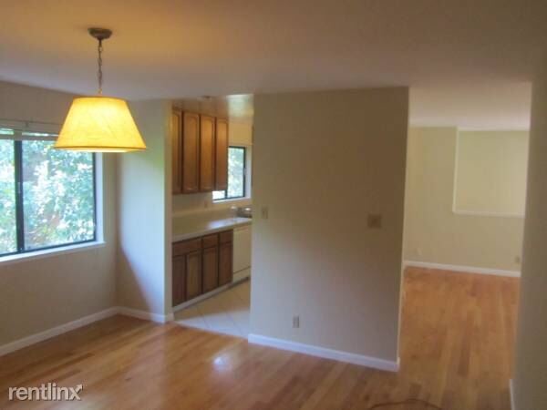 Foto del edificio - 3 br, 2 bath Apartment - 833 Edgehill Drive