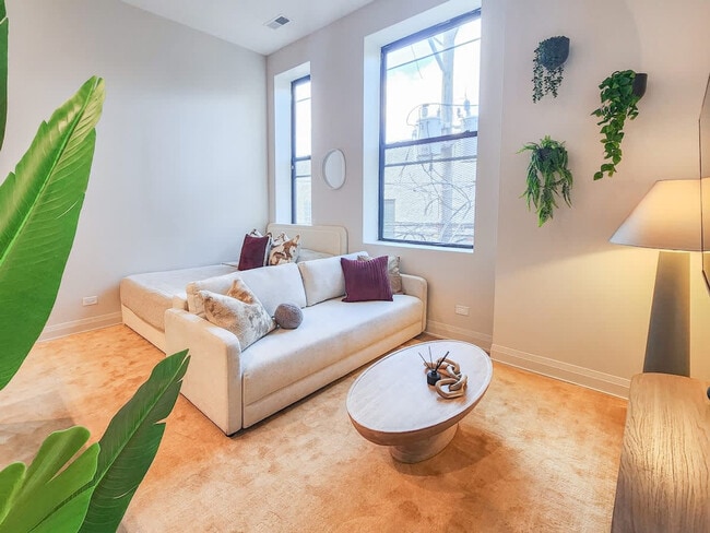 Building Photo - 1934 W North Ave