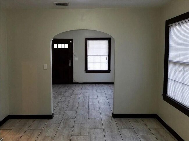 Foto del edificio - 853 Melson Ave