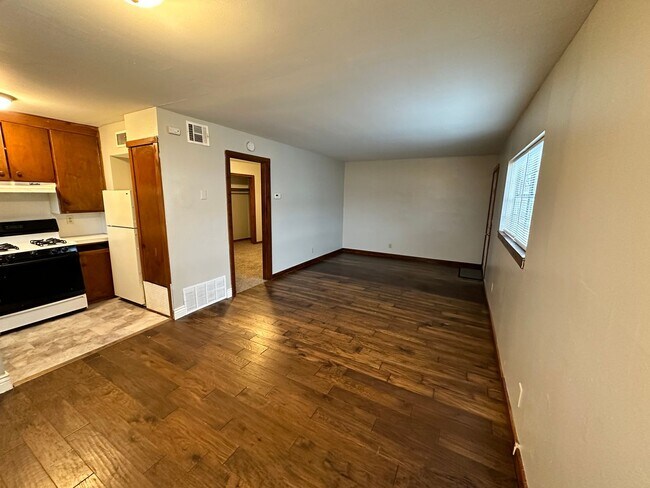 Building Photo - 1 bed 1 bath duplex in Lexington