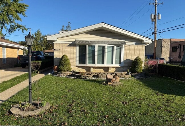 Building Photo - 4814 Birchwood Ave