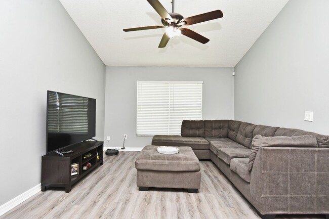 Foto del edificio - Charming 3/2 home 32825