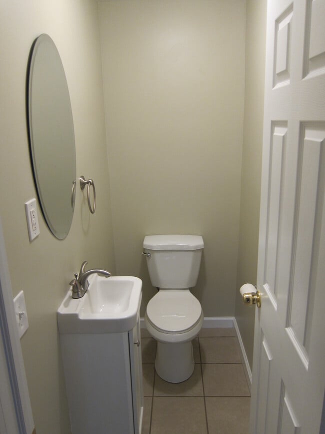 Foto del edificio - 5083 Mellwood Dr