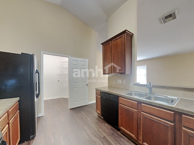 Building Photo - 1034 Riverwood Dr
