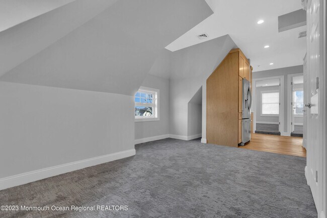 Foto del edificio - 223 Maple Ave