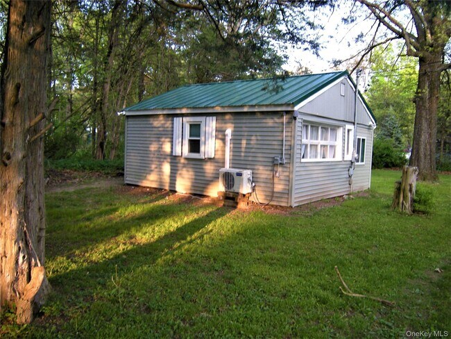 Foto del edificio - 406 Sepasco Center St