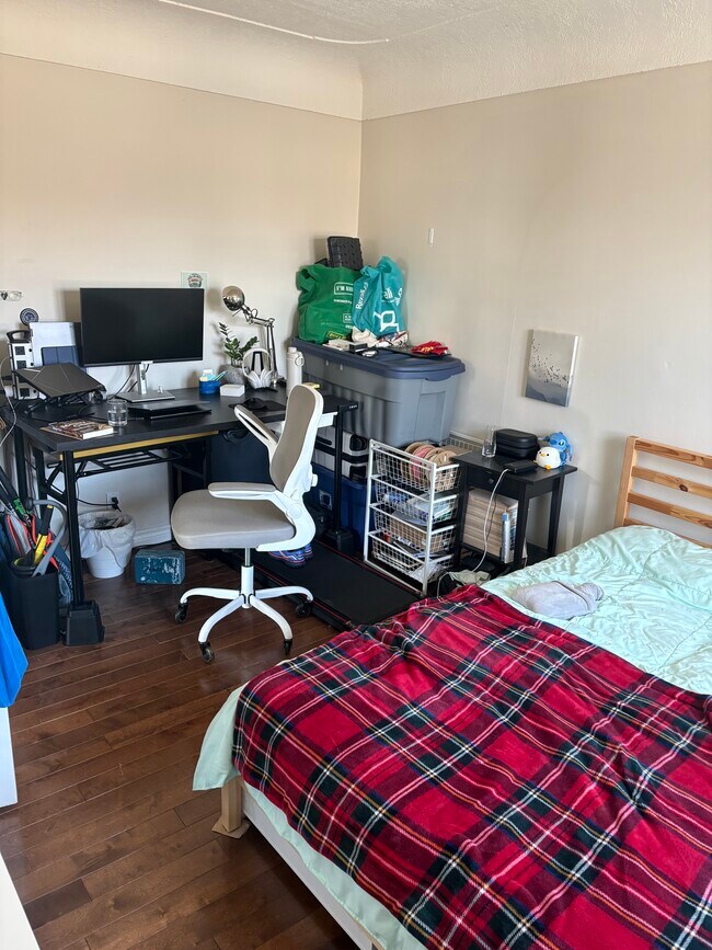 Photo du bâtiment - 1124 Main St W