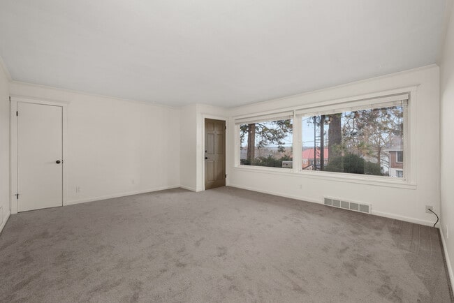 Foto del edificio - 827 W 11th Ave