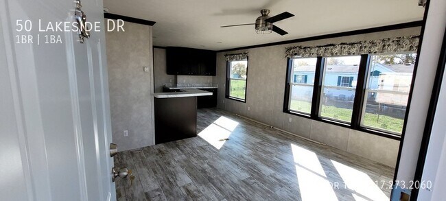 Building Photo - Brand New Front Porch Model Mobile Home