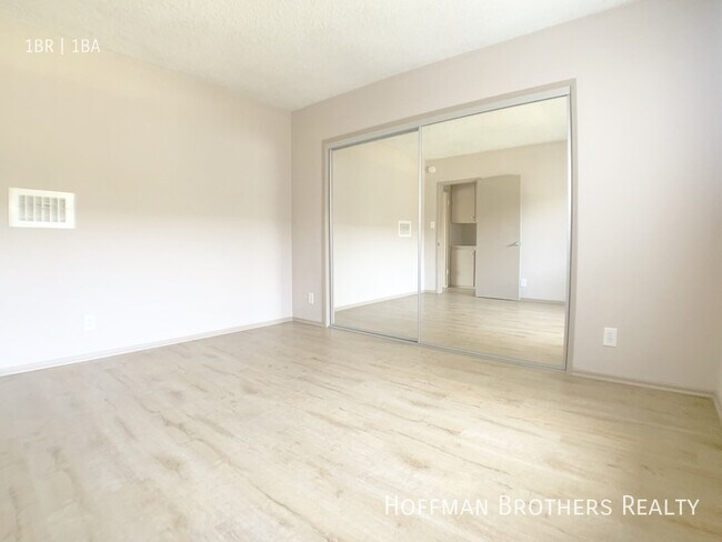 Foto del edificio - 12620 Caswell Ave