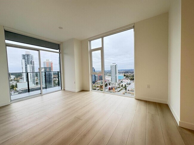 Photo du bâtiment - 13573-1398A 98a Ave