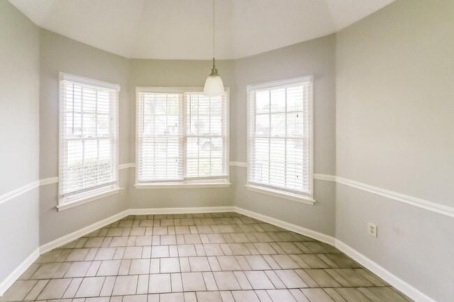 Building Photo - 6575 Pine Top Cir N
