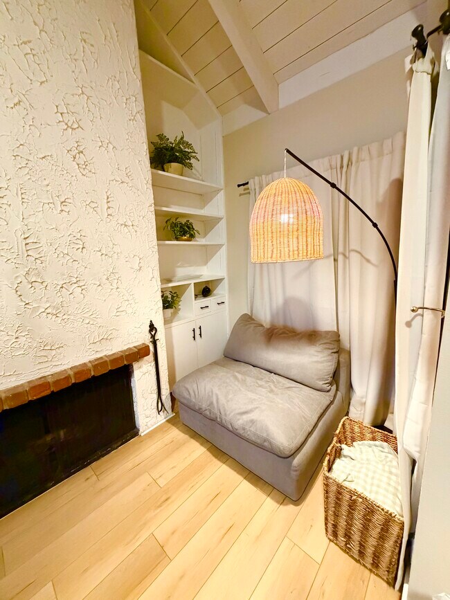 Foto del edificio - 1925 Alga Rd