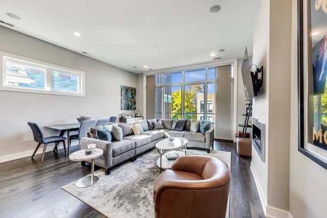 Foto del edificio - 1021 N Hermitage Ave