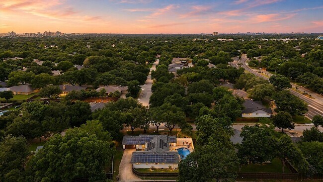 Building Photo - 14840 Knollview Dr
