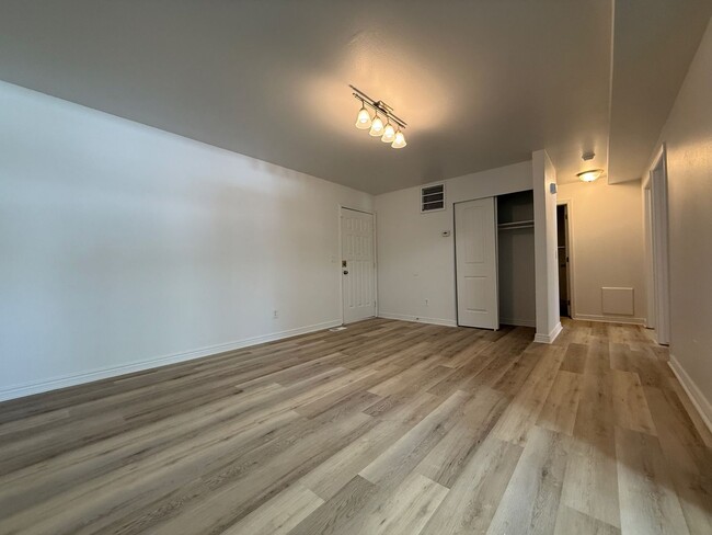 Foto del edificio - Remodeled Condo in West Valley