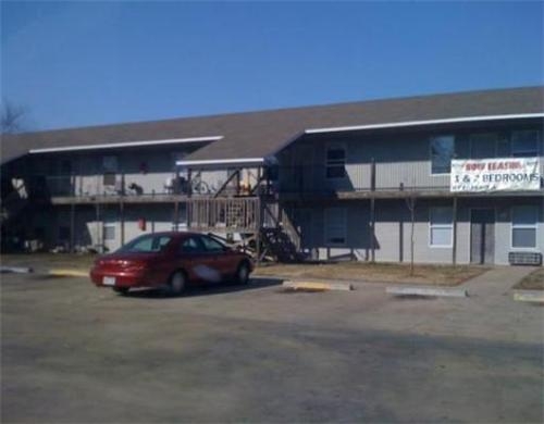 Primary Photo - 500 Charles Ave