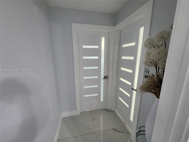 Foto del edificio - 98XX NW 122nd Terrace