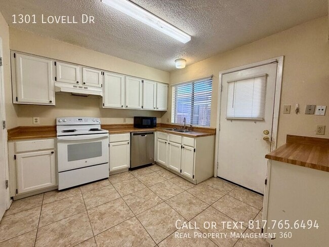 Building Photo - 1301 Lovell Dr