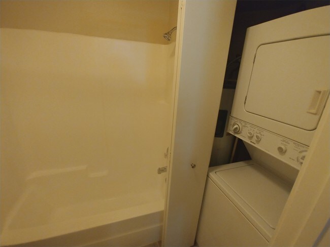 Building Photo - 1012 S Longmont Ave