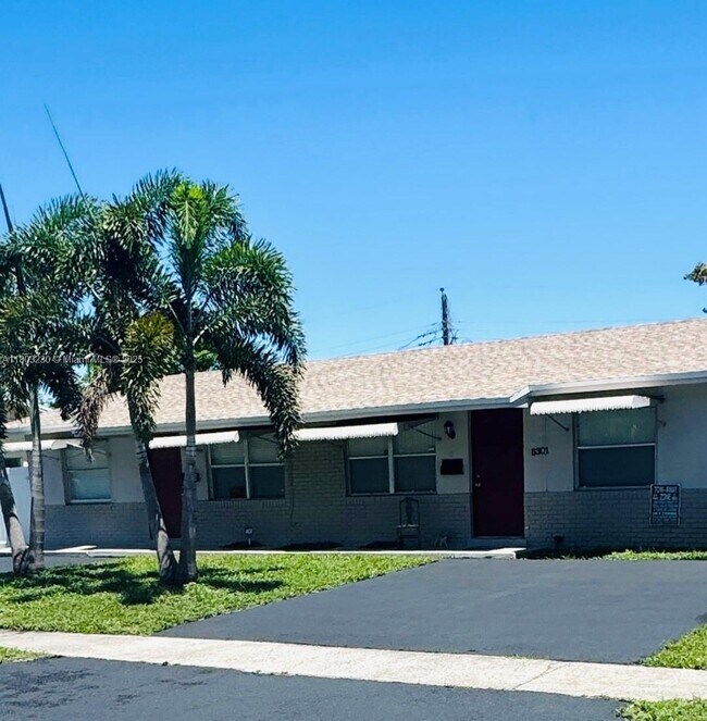 Building Photo - 5305 NW 15th Ct