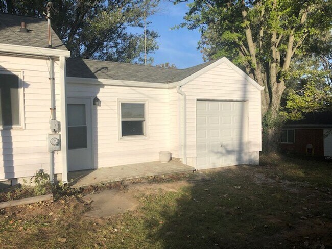 Building Photo - Newly renovated 2 Bedroom country home!