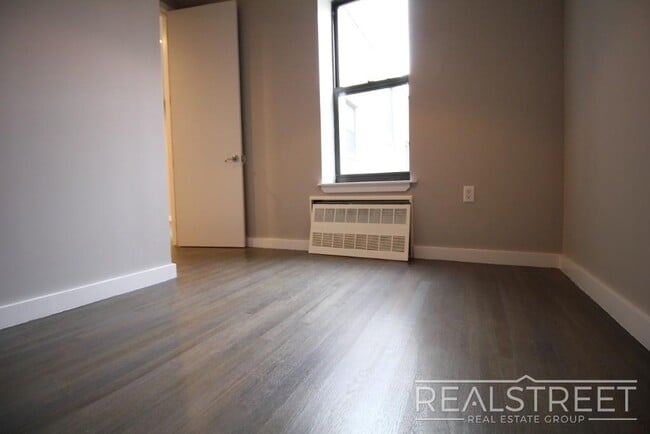 Building Photo - 2 BR in Crown Heights!