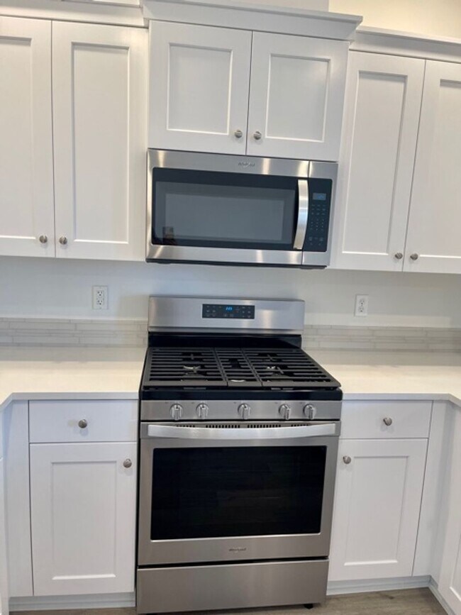 Foto del edificio - Gorgeous newer townhome in SE Bend!