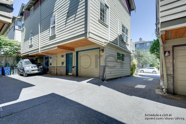 Building Photo - 3625 Phinney Ave N