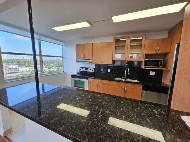 Foto del edificio - 1300 NE Miami Gardens Dr