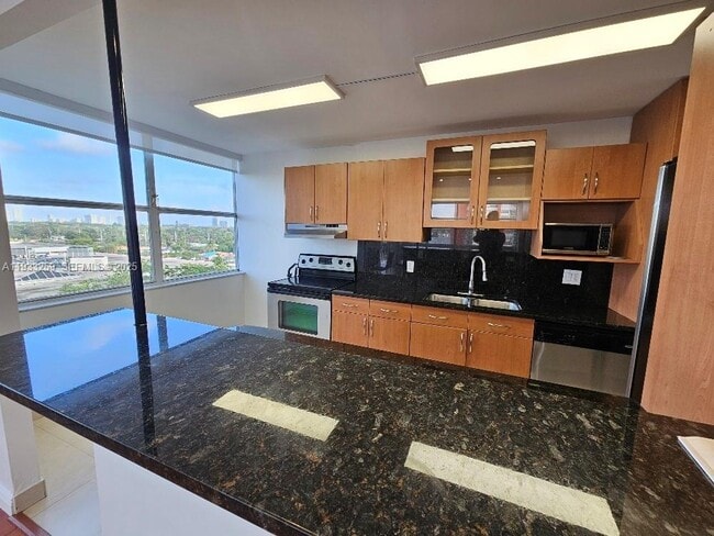 Building Photo - 1300 NE Miami Gardens Dr