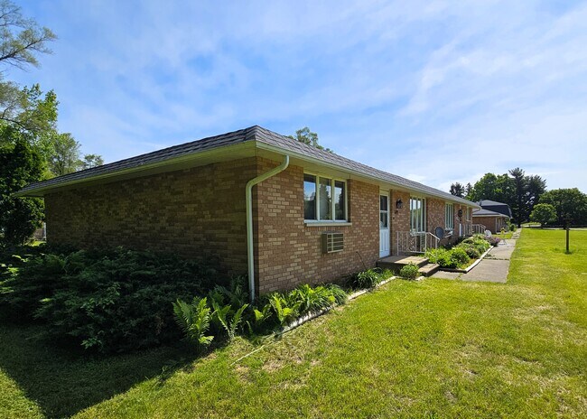 Building Photo - 149 Eastland Dr