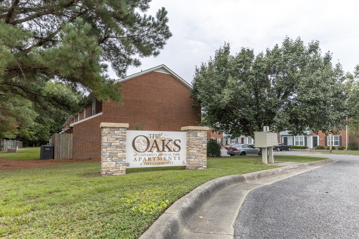 Primary Photo - The Oaks at University Medical Park