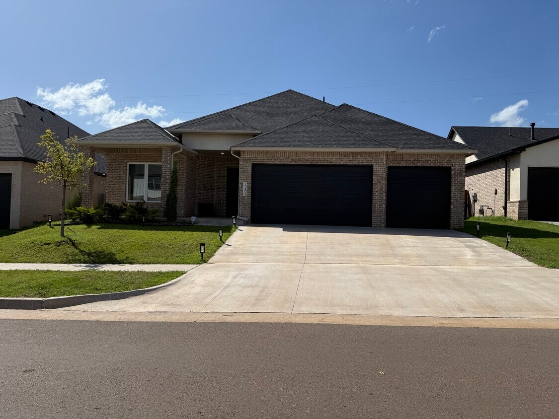 Foto principal - 15409 Caspian Ln