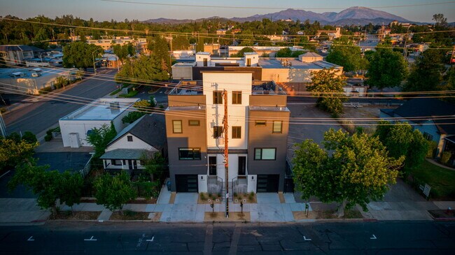 Building Photo - 1266 Oregon St