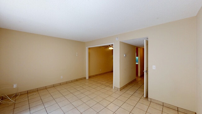 Building Photo - 18225 Happy Ln