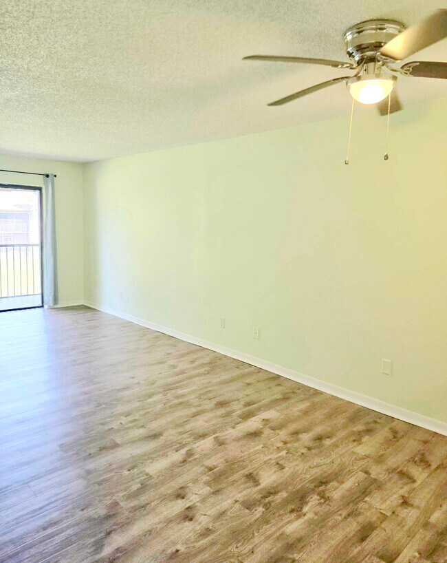 Foto del edificio - 1029 Regency Dr