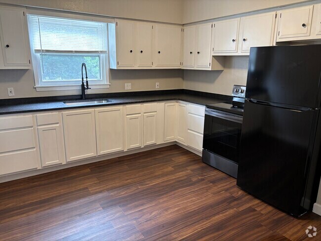 Building Photo - 119 Moull St