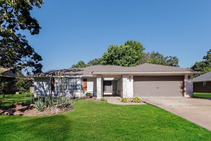 601 Cherokee Dr, Gentry, AR 72734 House for Rent in Gentry, AR