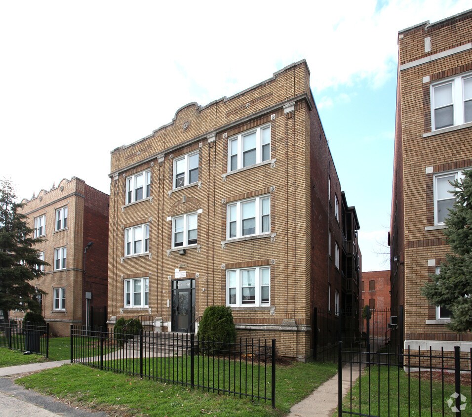 Building Photo - 2357 Main St