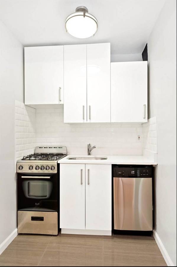Building Photo - 435 E 85th St