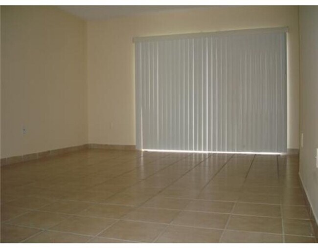Foto del edificio - Townhome 2 Bedroom 2.5 Bathroom and fenced...