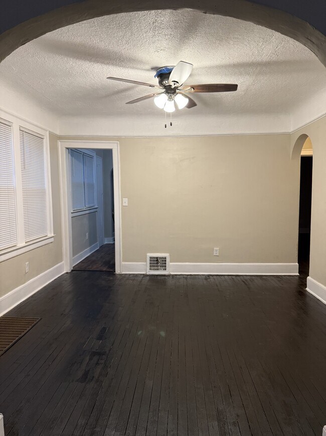 Foto del edificio - 5741 Lakewood St