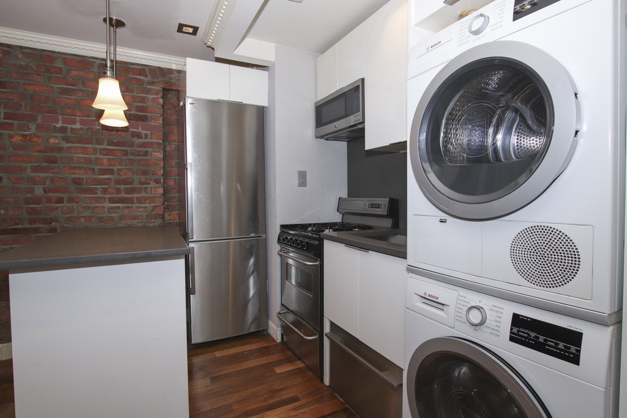 Primary Photo - 130 Mulberry St