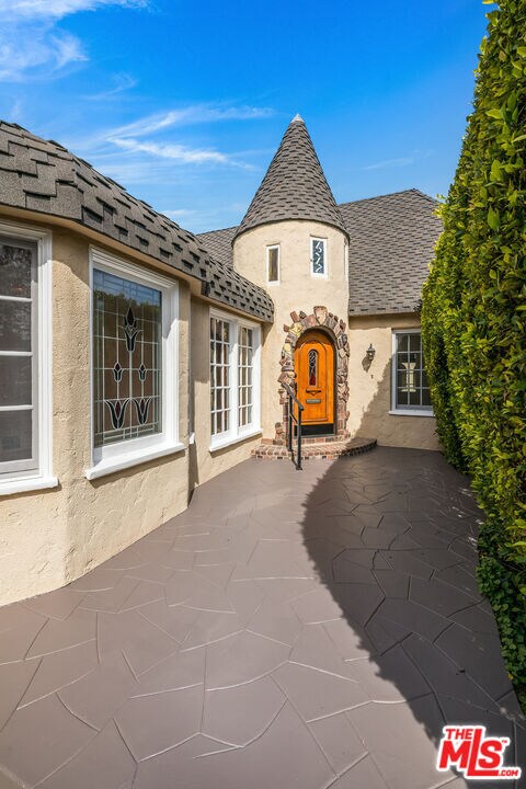 Foto del edificio - 1217 S Genesee Ave