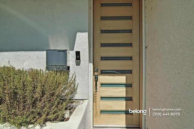 Foto del edificio - 5424 Camellia Ave